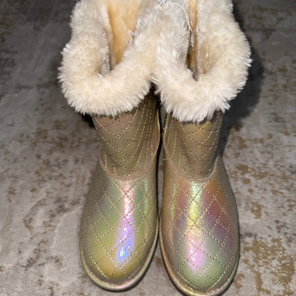NEW- Self Esteem Girls 2M Iridescent Quilted Boots with Faux Fur Lining and bows